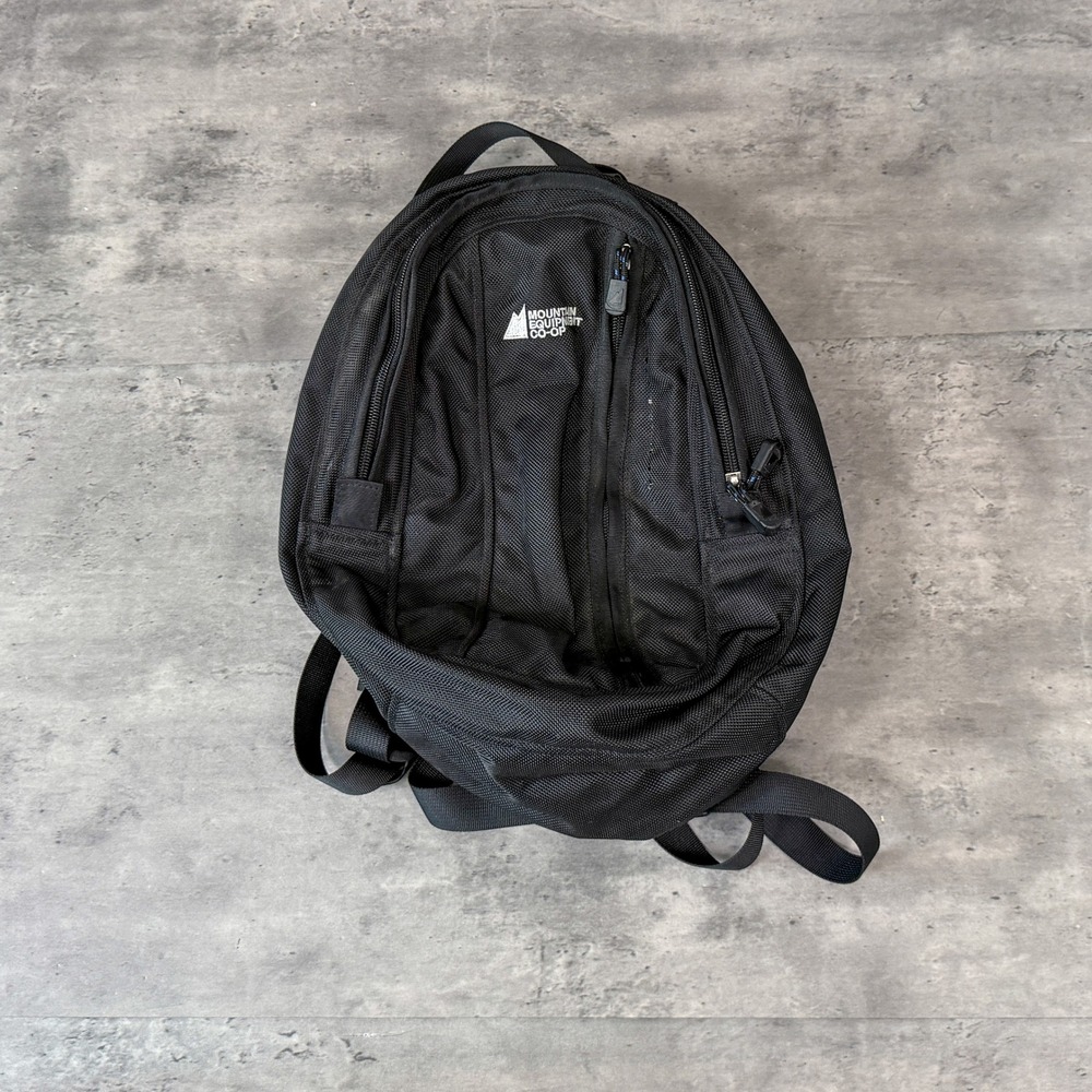 Vintage VTG Y2K 2000's 00's Mountain Equipment Co-op MEC Black Backpack